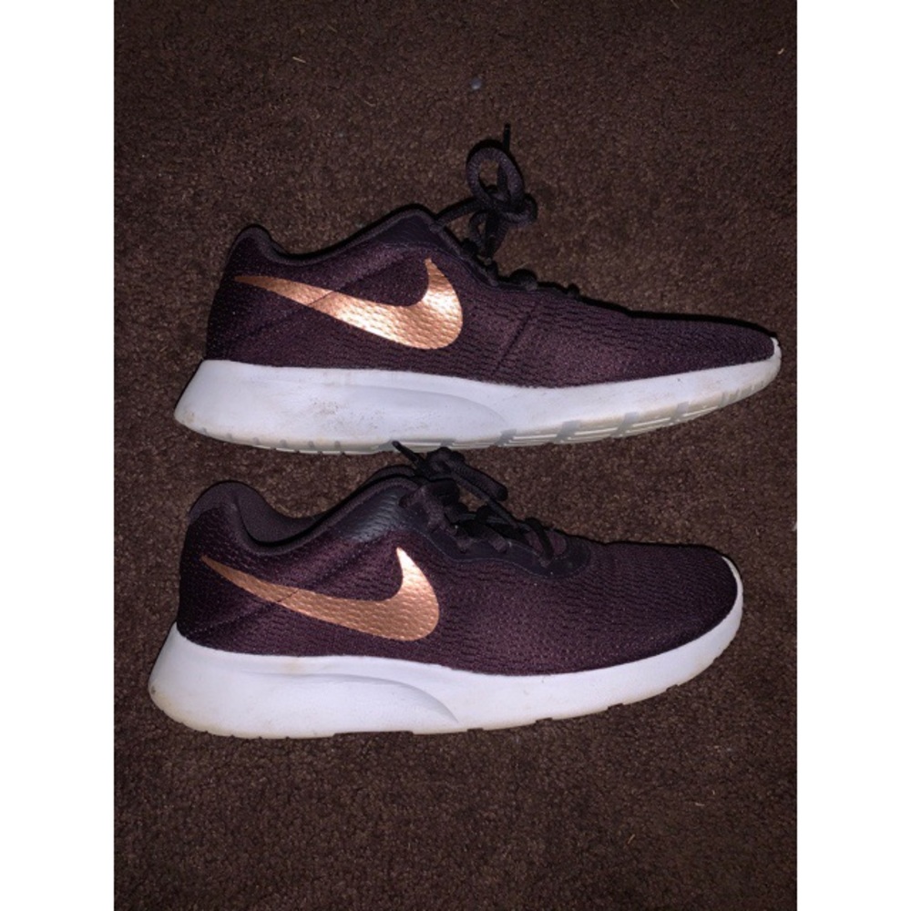 Women’s Nike shoes